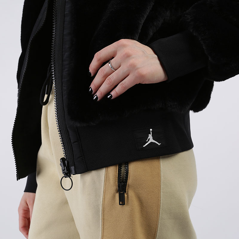 Женская куртка Jordan Reversible Bomber Jacket (CQ6657-010)  - цена, описание, фото 7